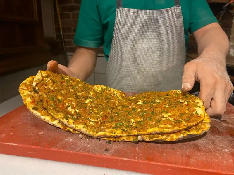 İstanbul'da Lahmacun Krizi: Semtler Arası Farklar Neden Bu Kadar Büyük?
