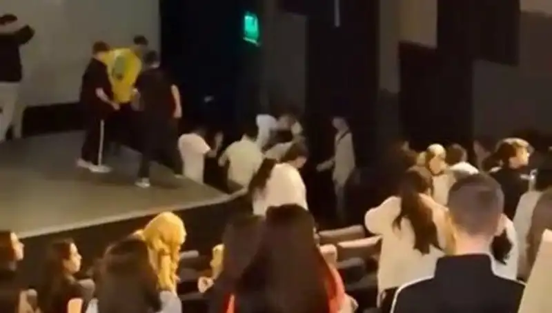 Rapçi Çakal'ın Hayranları Arasında Patlak Veren Tartışma Sosyal Medyayı Salladı