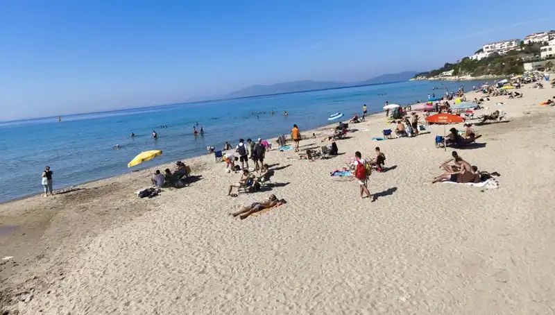 Sıcak Hava Dalgası Plajları Doldurdu: Güneş, Deniz ve Eğlence Zamanı!