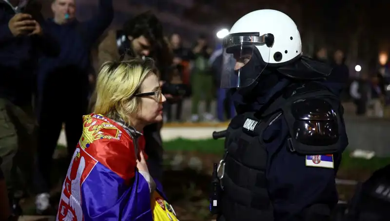 Sırbistan'da Protestoculara Sonik Silahlarla Müdahale: Hukuk Mücadelesi Başlıyor