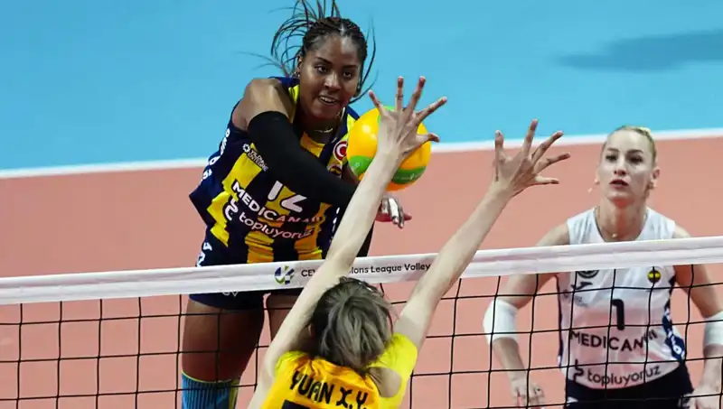 Fenerbahçe, Avrupa'da VakıfBank'ı 3-0'la Geçerek Tarihine Geçti!