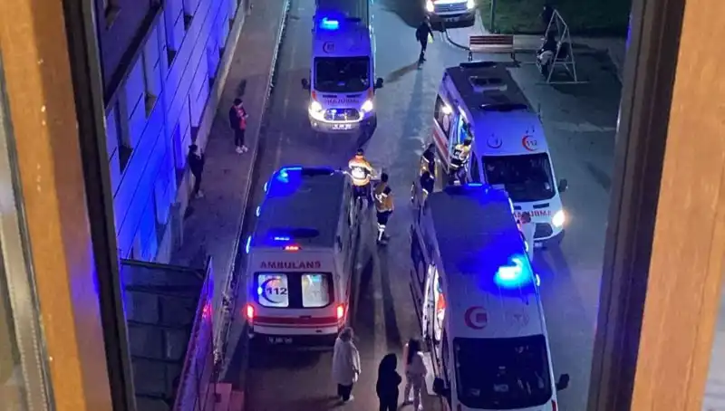53 Öğrenci Akşam Yemeği Sonrası Zehirlendi, Hastaneye Kaldırıldı!