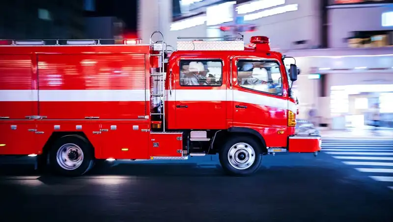 Tokyo'da Korkutan Bina Yangını: İki Kişi Yaralandı
