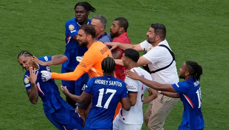 Dev Finalde Şok: Teknik Direktörden Futbolcuya Yumruk Duyurusu!