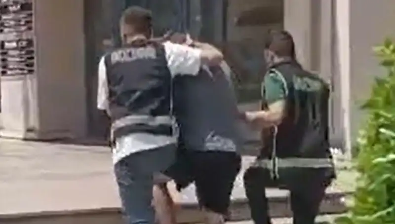 Sahte Dövizle Alışveriş Yapan Turiste Sınır Dışı Cezası