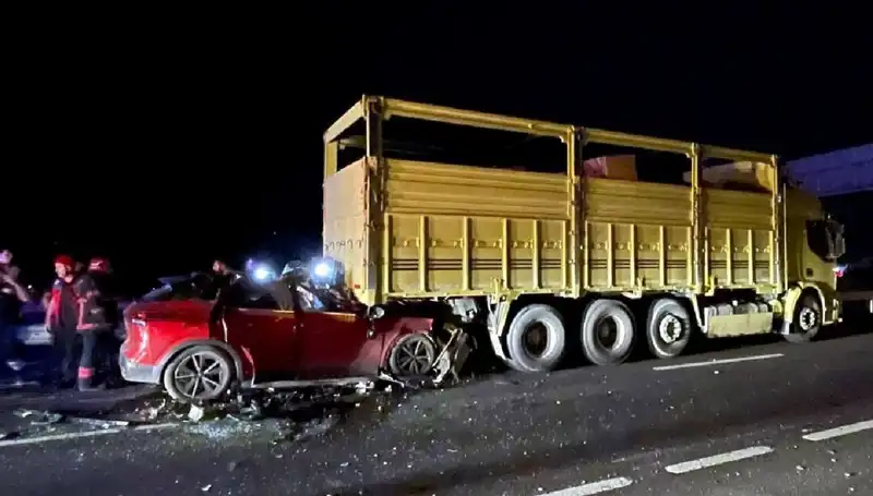 Trafikte Facia: Kamyona Çarpan Araçta Hayatını Kaybeden Sürücü