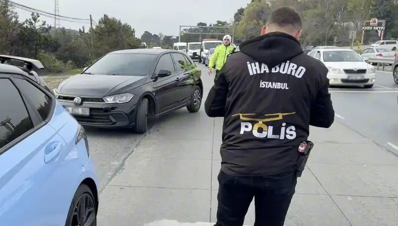 Emniyet Şeridini İhlal Eden Sürücünün Başına Gelenler Şaşırttı!