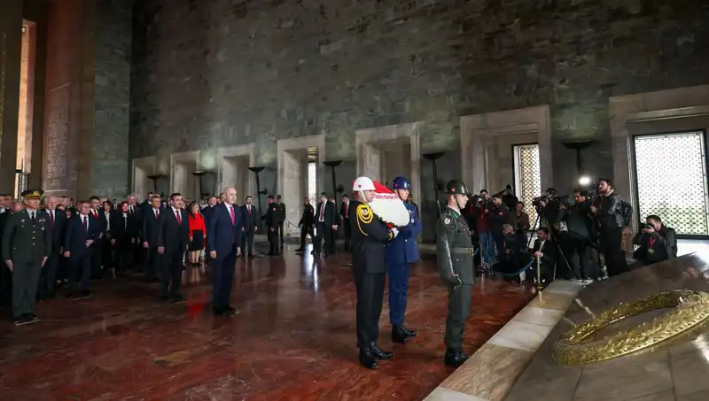 Anıtkabir’deki Tören: Devlet Erkanının Bir Araya Gelmesi