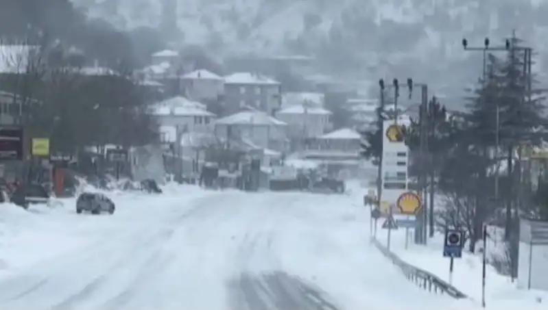 Sertavul Geçidi'nde Kar ve Sis Ulaşımı Engelledi
