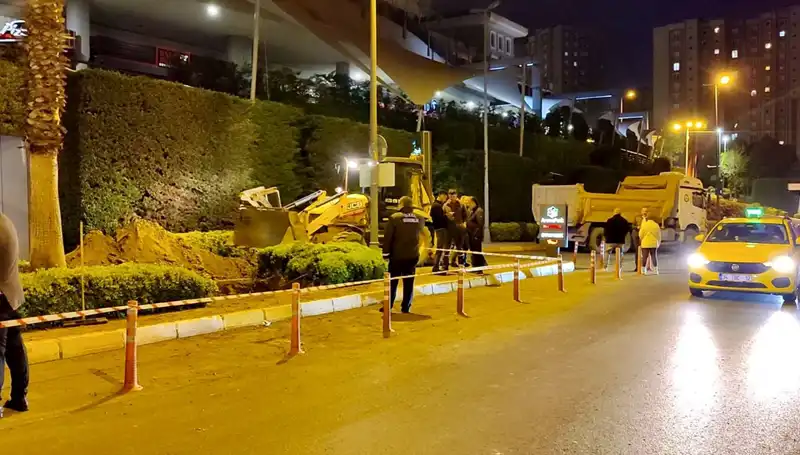 Doğalgaz Paniği: AVM Girişinde Acil Durum ve Korku Dolu Anlar