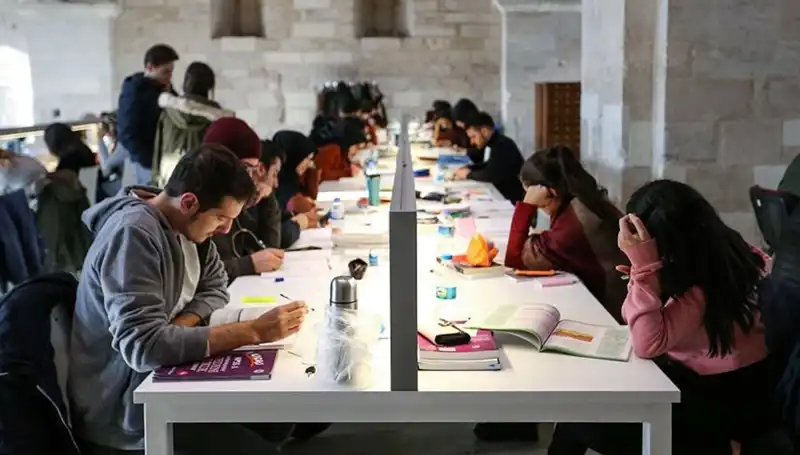 Üniversitelerin 2023-2024 Akademik Yılı Başlangıç Tarihleri Açıklandı!