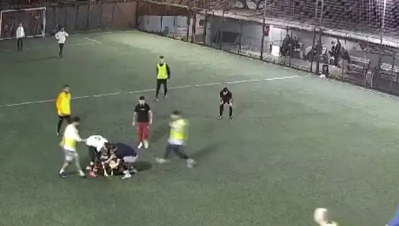 İki Farklı Halı Sahada Yaşanan Ölüm Olayları Herkesi Şoke Etti